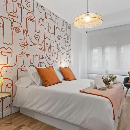 Picasso, 6 Personas, Espacioso Piso De Diseno Apartment *