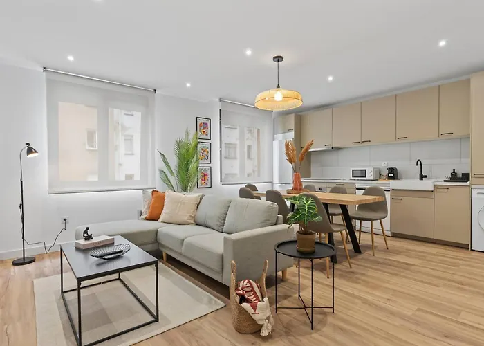 Picasso, 6 Personas, Espacioso Piso De Diseno * Gijón