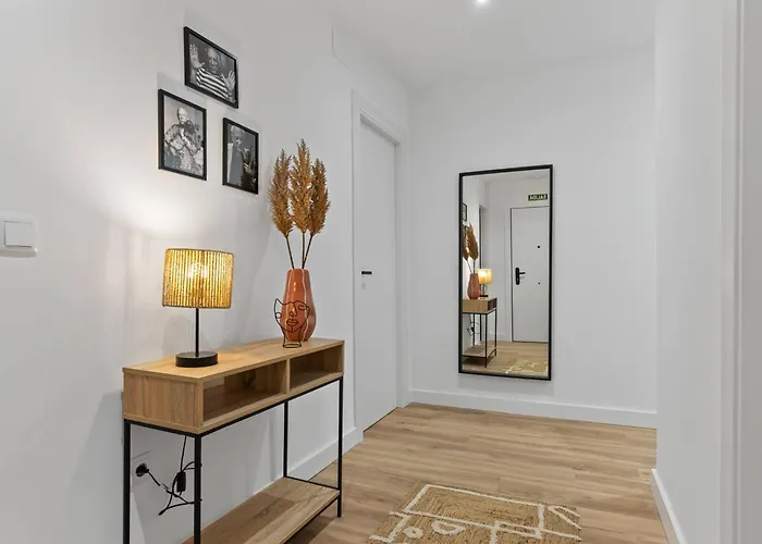 Picasso, 6 Personas, Espacioso Piso De Diseno * Gijón