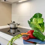 Picasso, 6 Personas, Espacioso Piso De Diseno
