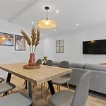 Picasso, 6 Personas, Espacioso Piso De Diseno Appartement *