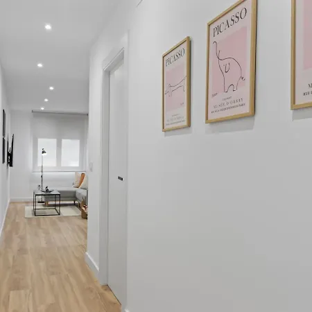 Picasso, 6 Personas, Espacioso Piso De Diseno * خيخون