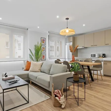 Picasso, 6 Personas, Espacioso Piso De Diseno