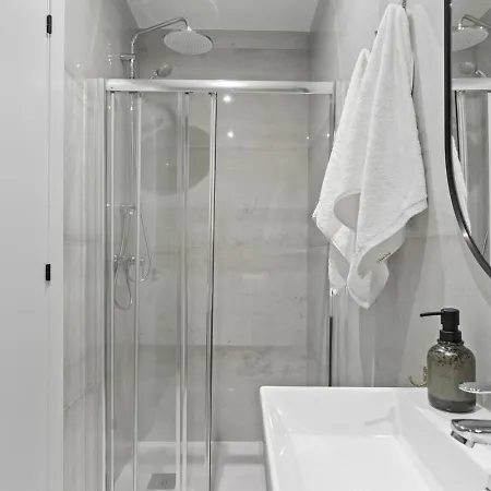 Picasso, 6 Personas, Espacioso Piso De Diseno Apartment *