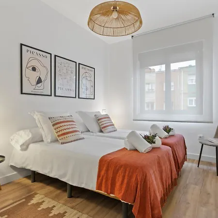 Picasso, 6 Personas, Espacioso Piso De Diseno Apartment