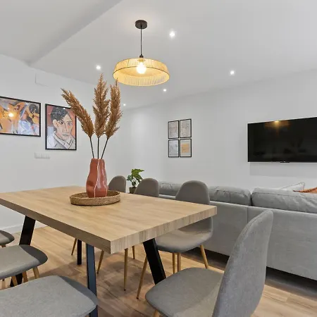 Picasso, 6 Personas, Espacioso Piso De Diseno Apartment *