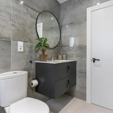 Picasso, 6 Personas, Espacioso Piso De Diseno Gijon