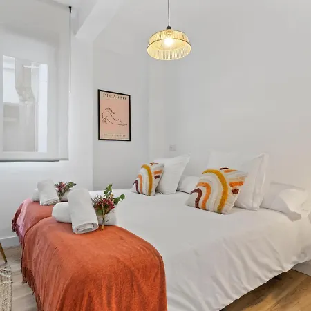 Picasso, 6 Personas, Espacioso Piso De Diseno * خيخون