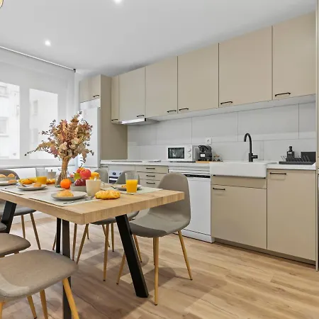 Picasso, 6 Personas, Espacioso Piso De Diseno Apartment