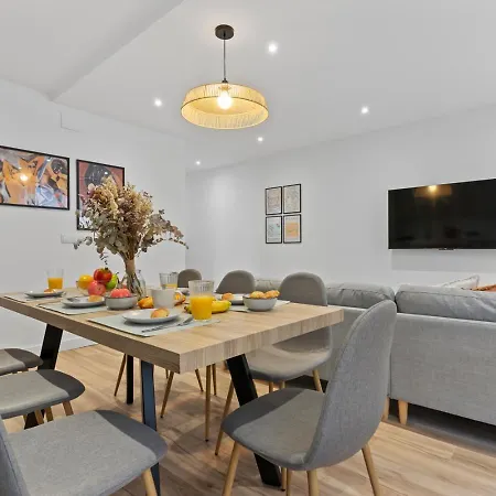 Apartment Picasso, 6 Personas, Espacioso Piso De Diseno Gijon