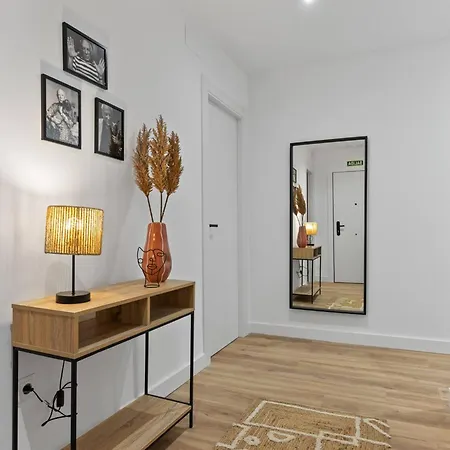 Picasso, 6 Personas, Espacioso Piso De Diseno * Gijón