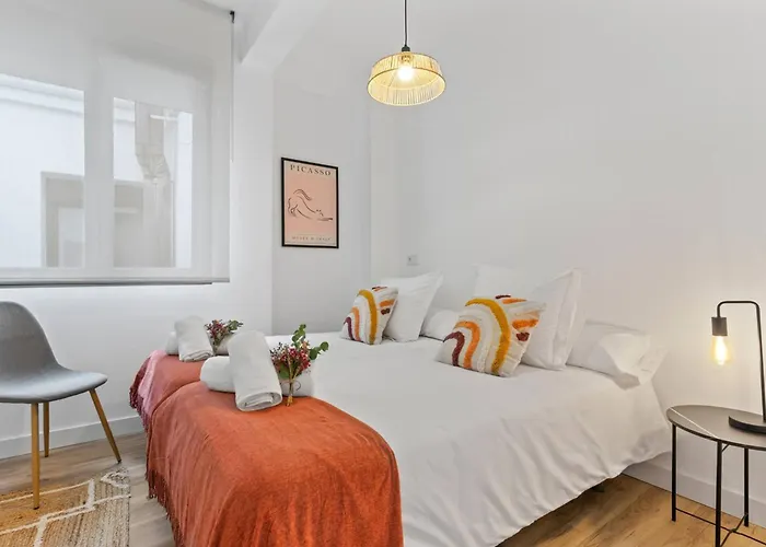 Picasso, 6 Personas, Espacioso Piso De Diseno Appartement *