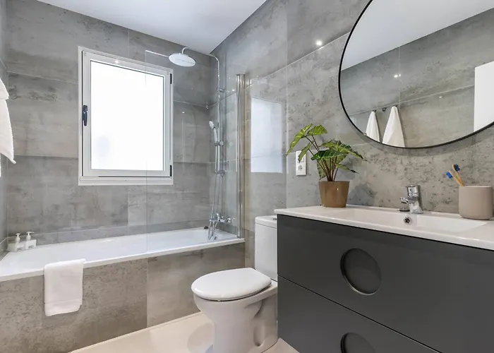 Picasso, 6 Personas, Espacioso Piso De Diseno Gijón