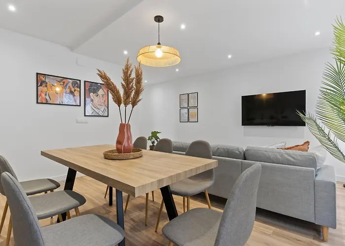 Picasso, 6 Personas, Espacioso Piso De Diseno Appartement *