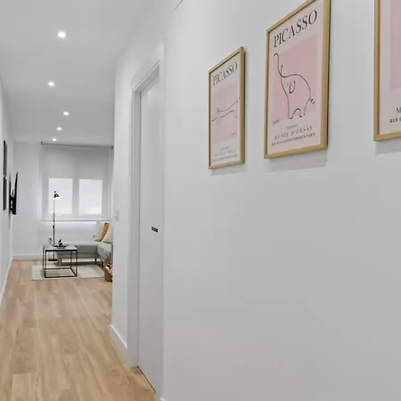 Apartamento Picasso, 6 Personas, Espacioso Piso De Diseño *